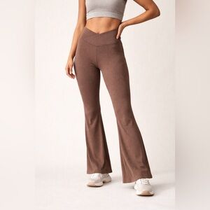 OQQ‎ Womens Ribbed Crossover V Waist Flare Leggings Brown Size Large Activewear